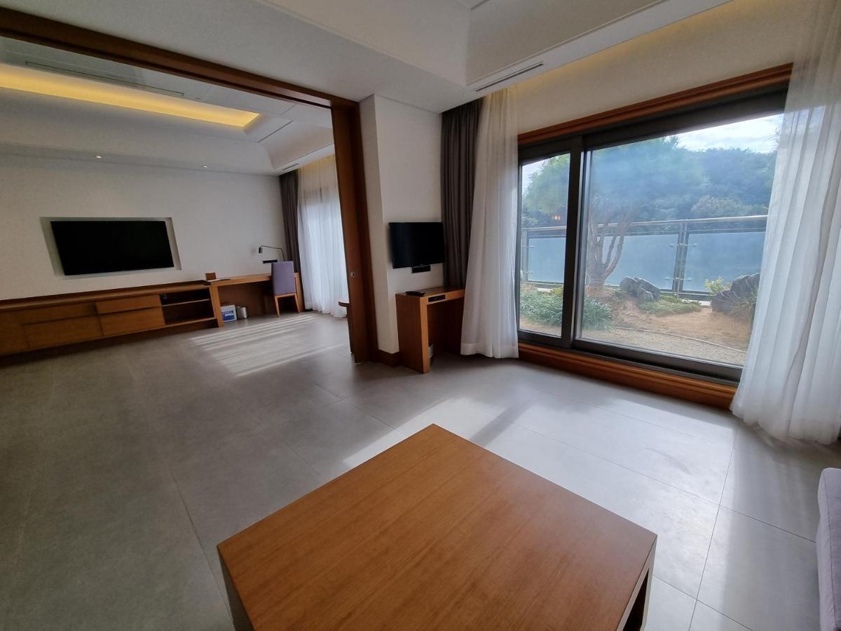 Pinegrove Hotel Gimhae Esterno foto