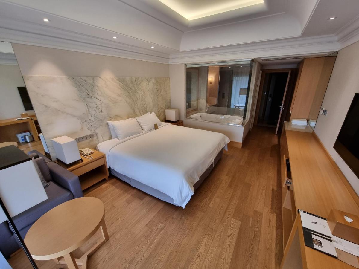 Pinegrove Hotel Gimhae Esterno foto