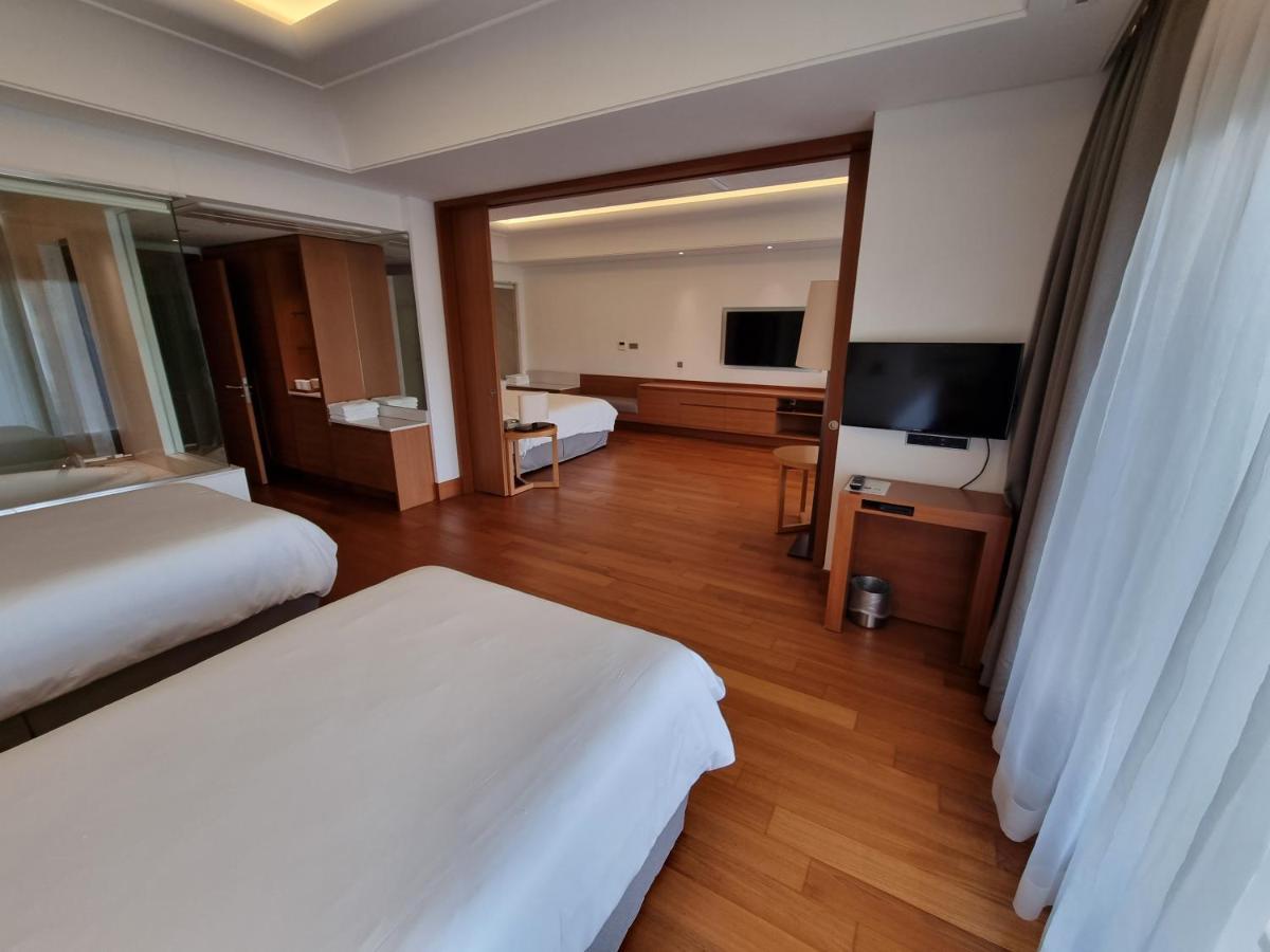 Pinegrove Hotel Gimhae Esterno foto