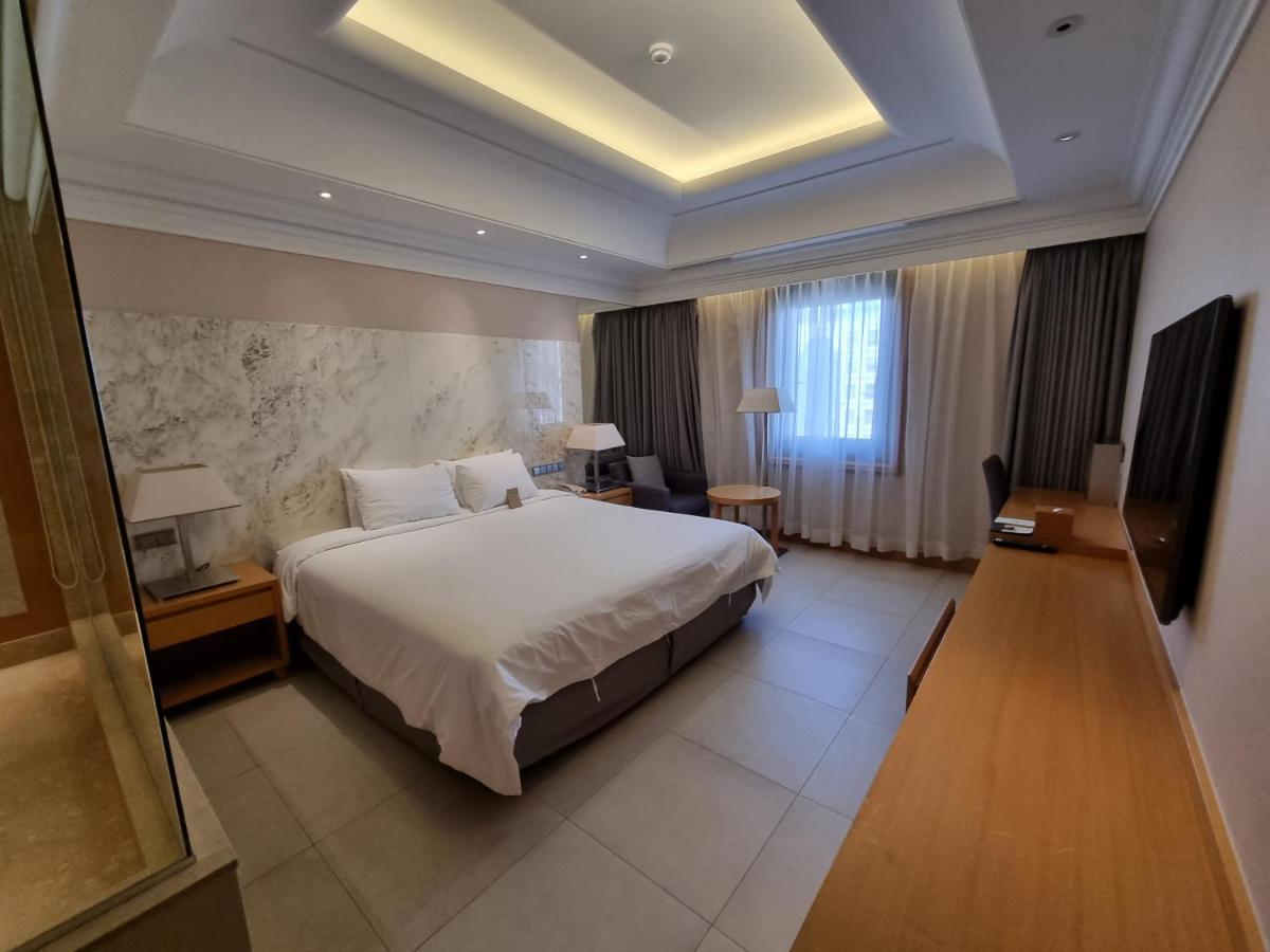 Pinegrove Hotel Gimhae Esterno foto