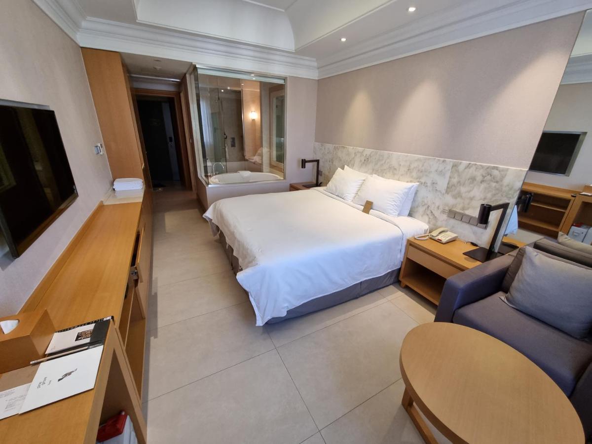 Pinegrove Hotel Gimhae Esterno foto